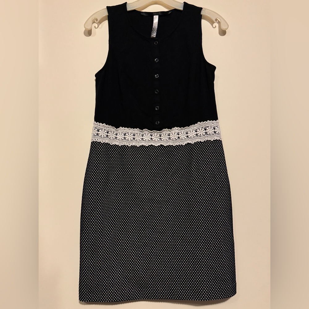 Kenzie Black and White Sleeveless Dress size Medium